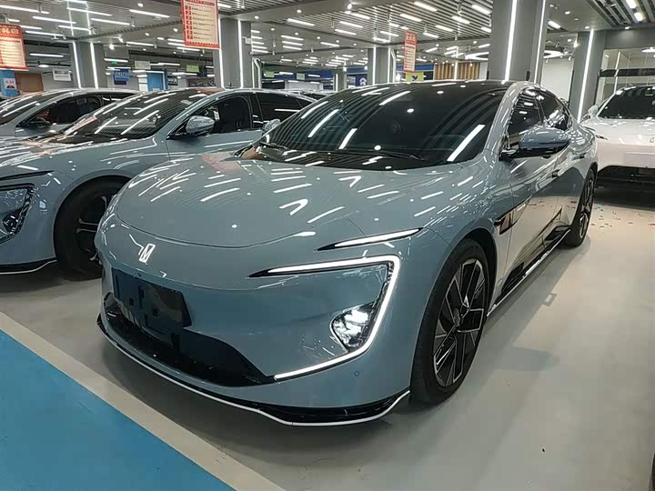 Фото 1 - Avatr 12