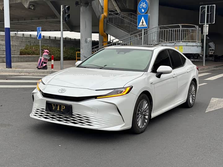 Фото 1 - Toyota Camry