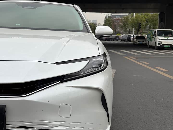 Фото 4 - Toyota Camry