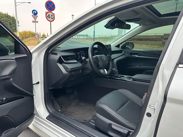 Фото 9 - Toyota Camry