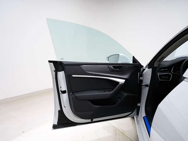 Фото 3 - Audi A7L