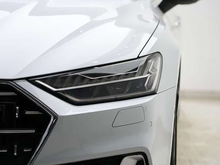 Фото 5 - Audi A7L