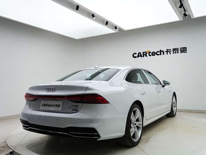 Фото 9 - Audi A7L