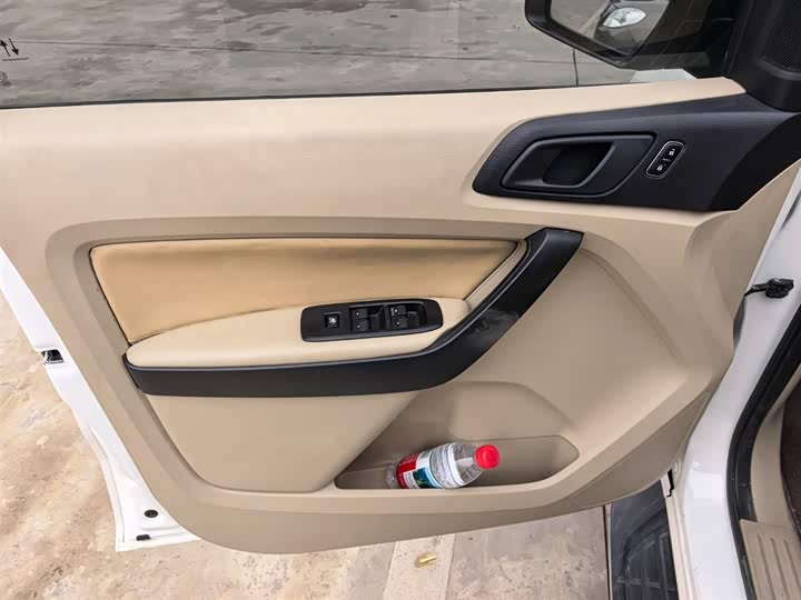 Фото 7 - Ford Everest