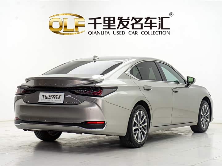 Фото 6 - Lexus ES
