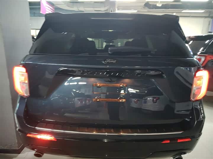 Фото 6 - Ford Explorer