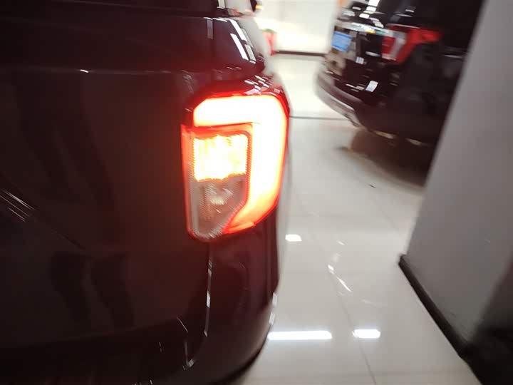 Фото 8 - Ford Explorer