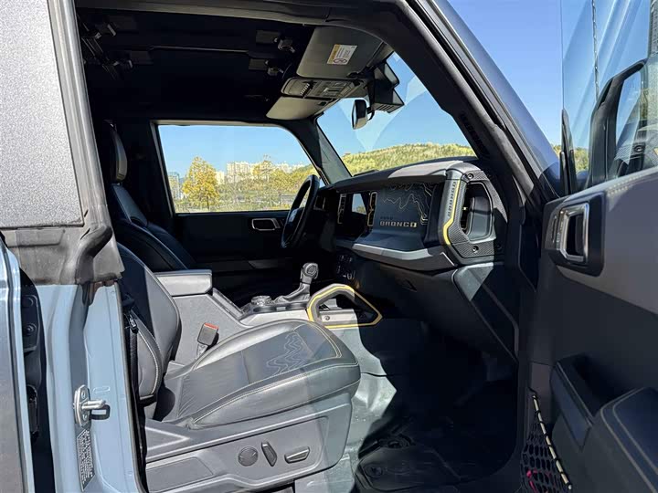 Фото 8 - Ford Bronco