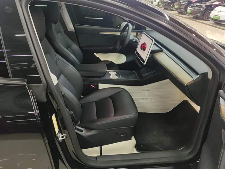 Фото 8 - Tesla Model Y