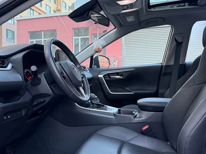 Фото 4 - Toyota Wildlander