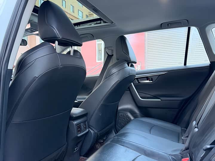 Фото 6 - Toyota Wildlander