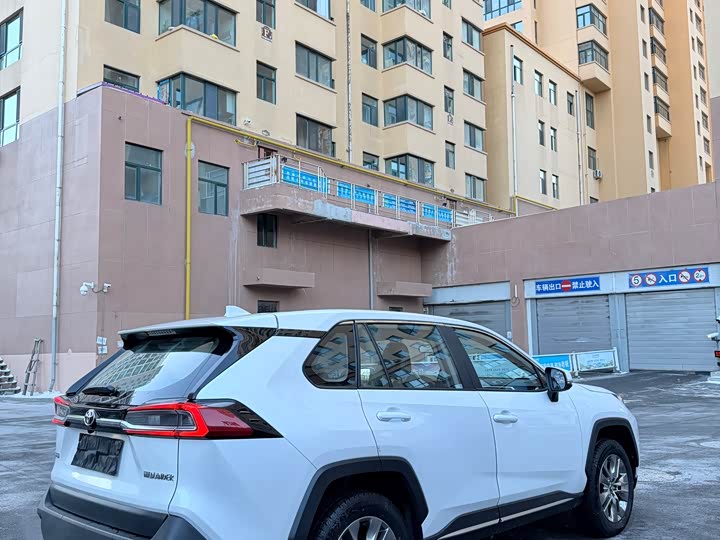 Фото 9 - Toyota Wildlander