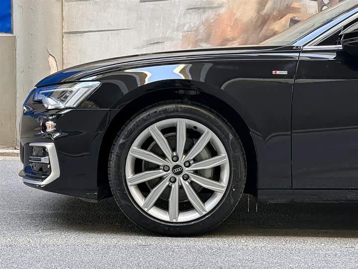 Фото 6 - Audi A6L