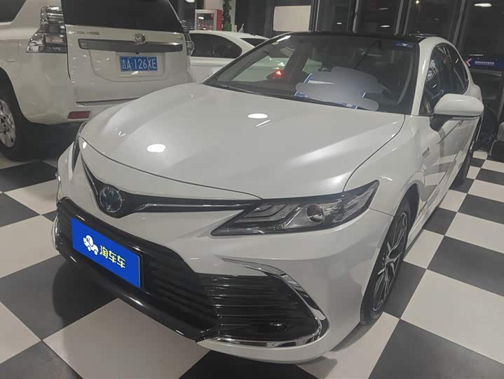 Фото 1 - Toyota Camry