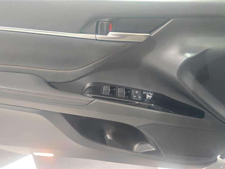 Фото 7 - Toyota Camry