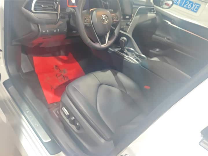 Фото 9 - Toyota Camry