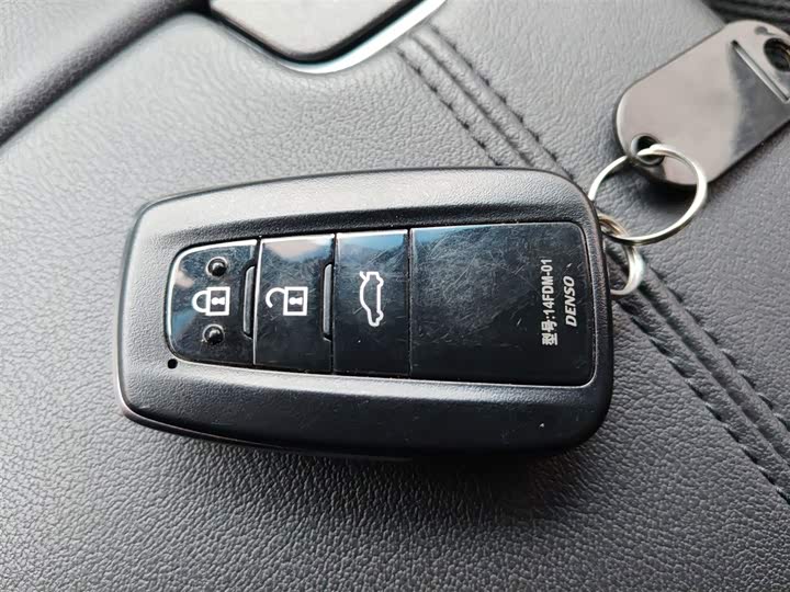 Фото 9 - Toyota Avalon