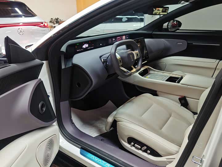 Фото 2 - Avatr 12