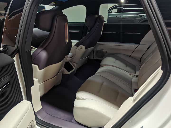 Фото 3 - Avatr 12