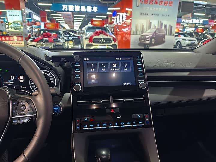 Фото 8 - Toyota Avalon