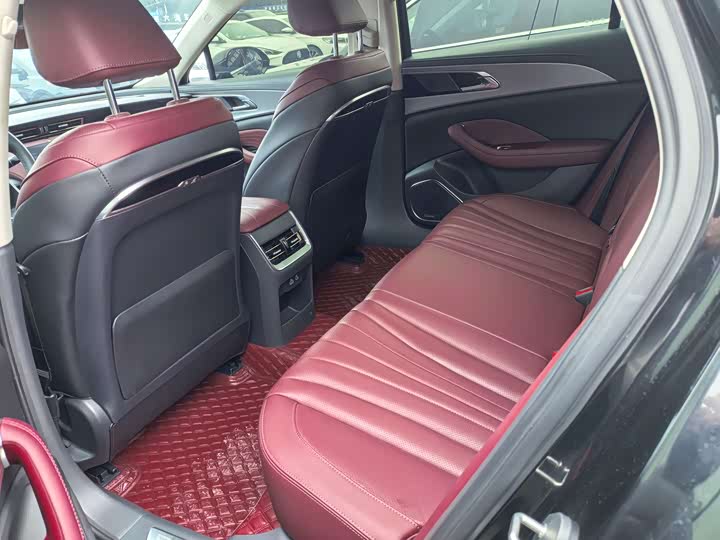 Фото 9 - Hongqi H5