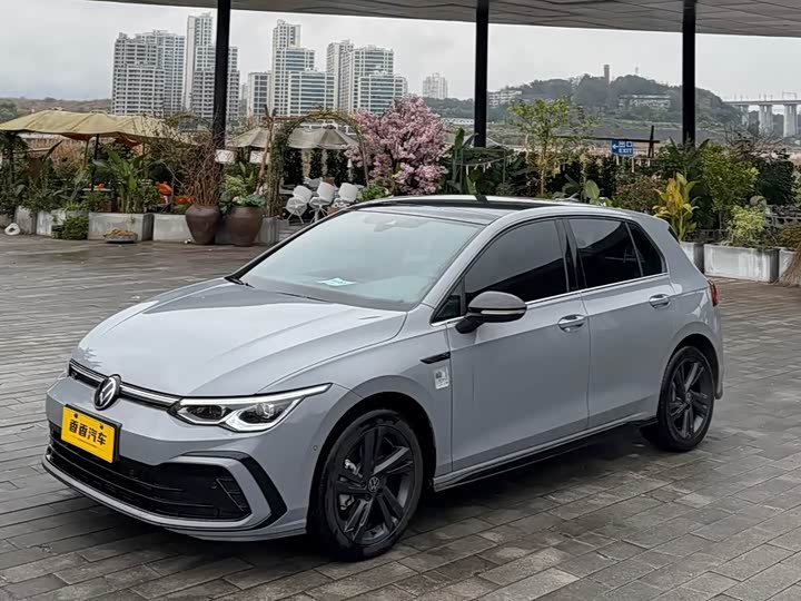 Фото 1 - Volkswagen Golf