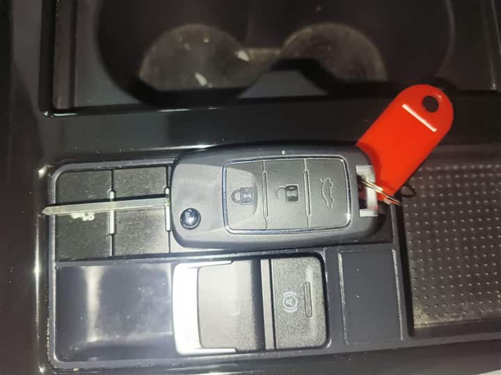 Фото 9 - Dongfeng Forthing M7