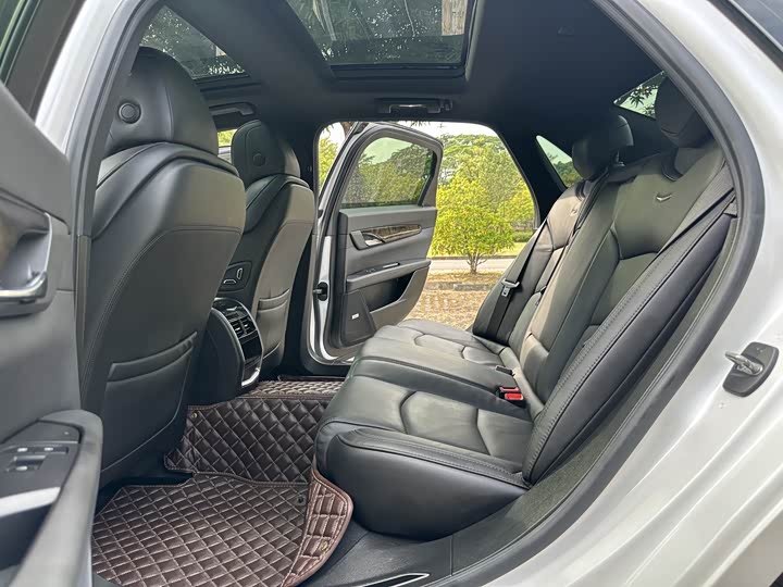 Фото 9 - Cadillac CT6