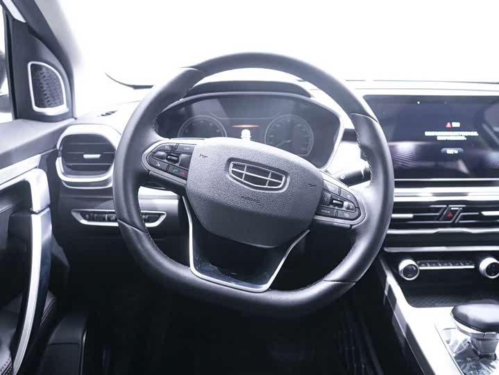 Фото 7 - Geely Coolray