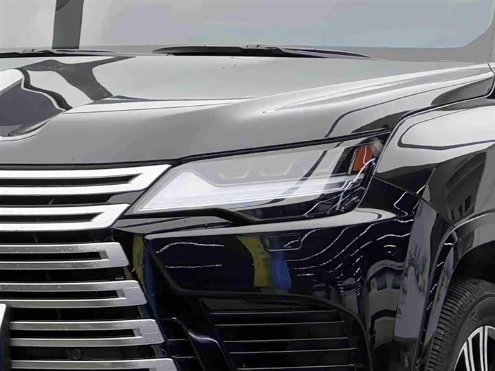 Фото 3 - Lexus LX