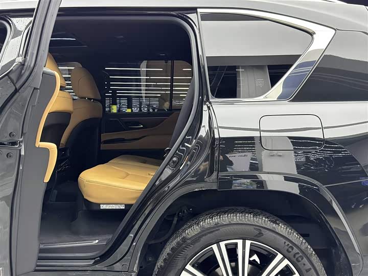 Фото 7 - Lexus LX