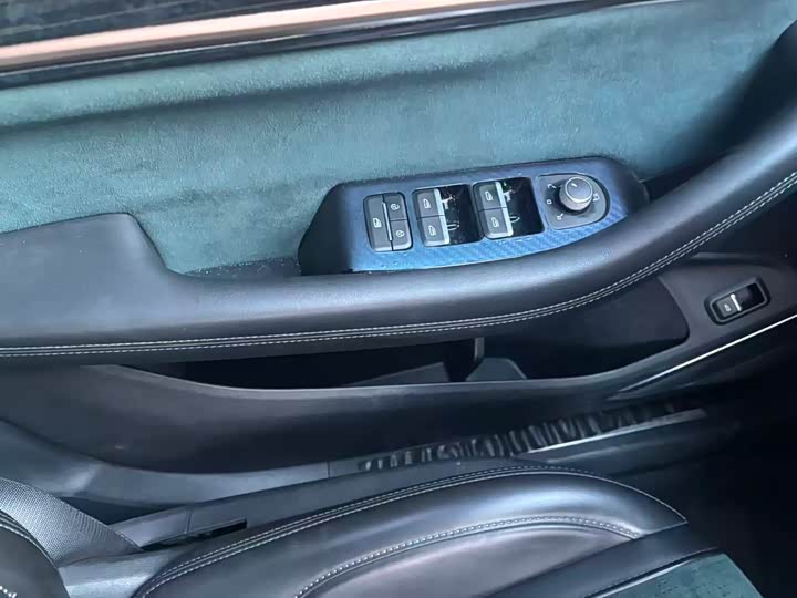 Фото 8 - Geely Monjaro