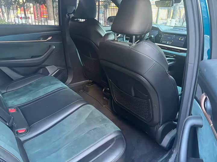 Фото 9 - Geely Monjaro