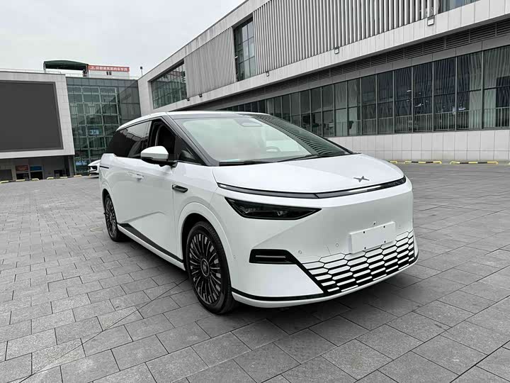 Фото 2 - XPeng X9