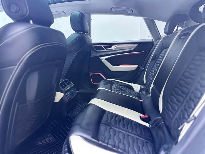 Фото 5 - Audi A7