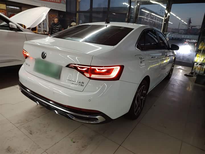 Фото 7 - Volkswagen Sagitar L