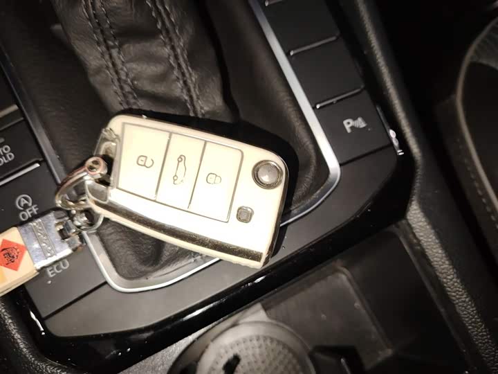 Фото 9 - Volkswagen Sagitar L