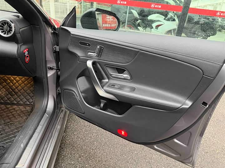 Фото 6 - Mercedes-Benz CLA-Class