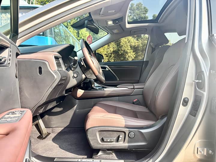 Фото 6 - Lexus RX