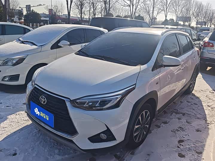 Фото 1 - Toyota Yaris L Hatchback