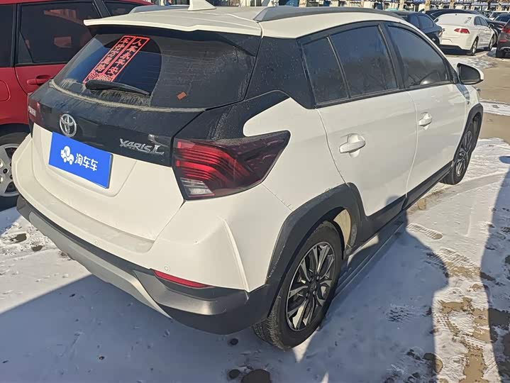 Фото 2 - Toyota Yaris L Hatchback