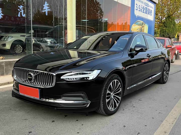Фото 1 - Volvo S90