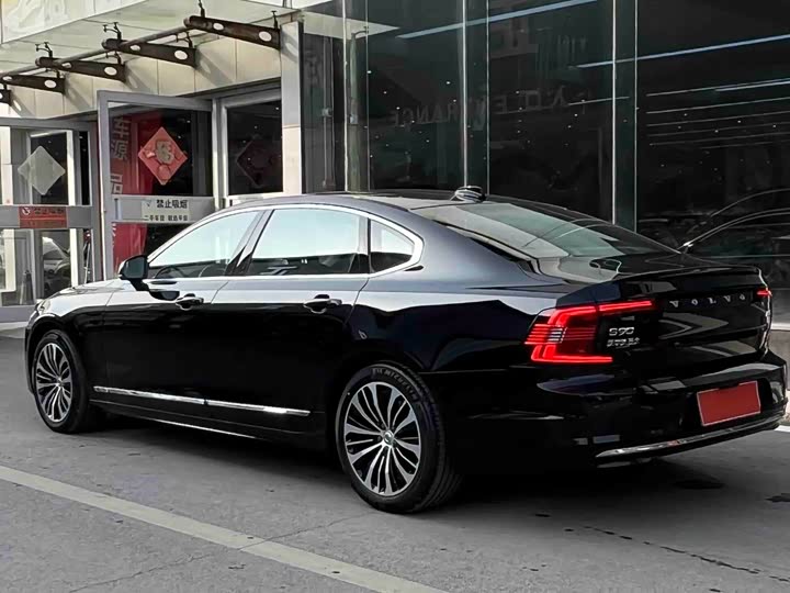 Фото 4 - Volvo S90