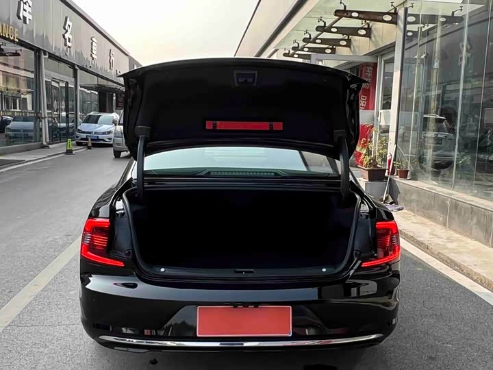 Фото 6 - Volvo S90