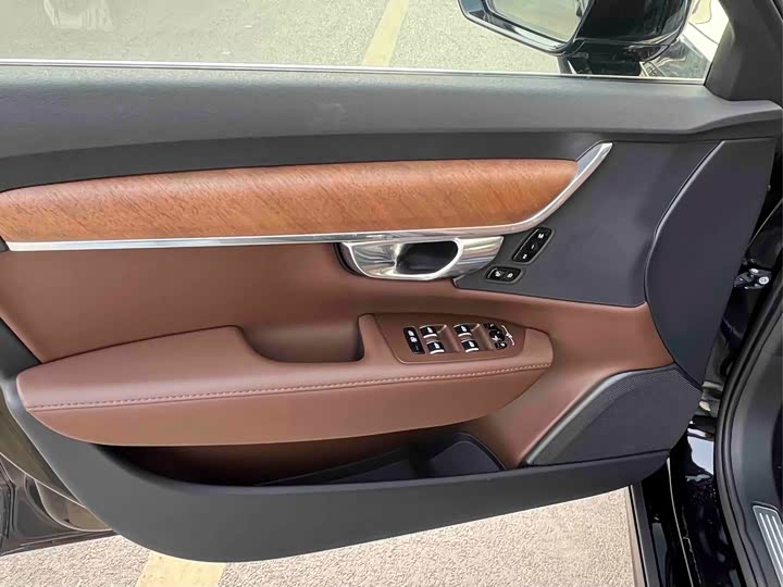 Фото 8 - Volvo S90