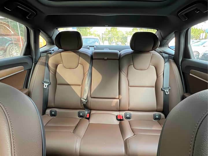 Фото 9 - Volvo S90