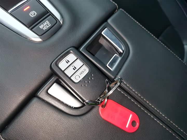 Фото 9 - Honda Avancier