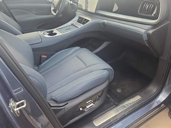 Фото 8 - BYD Sea Lion 07 DM-i Hybrid