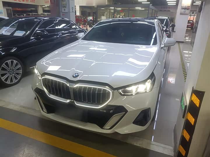 Фото 2 - BMW 5 Series