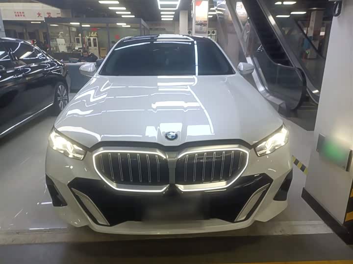 Фото 3 - BMW 5 Series